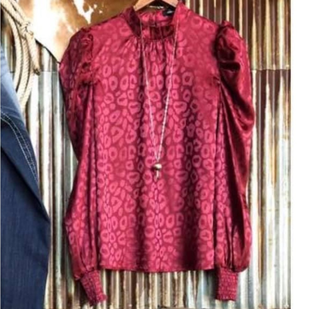Savanna 7’s maroon, leopard top. Size Medium. Brand new. Never worn.